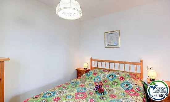 Apartamento con terraza, piscina, parking y licencia turística en Puig Rom – Roses