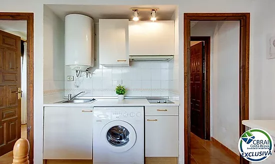 Apartamento con terraza, piscina, parking y licencia turística en Puig Rom – Roses