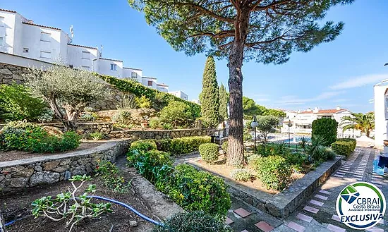 Apartamento con terraza, piscina, parking y licencia turística en Puig Rom – Roses