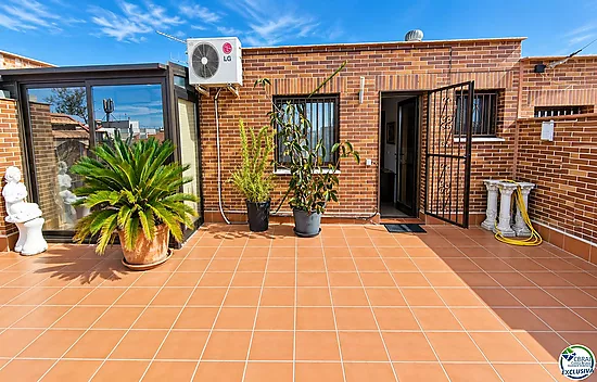 Ático Dúplex de 3 Habitaciones con amplias Terrazas, piscina y Parking