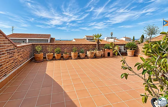 Ático Dúplex de 3 Habitaciones con amplias Terrazas, piscina y Parking