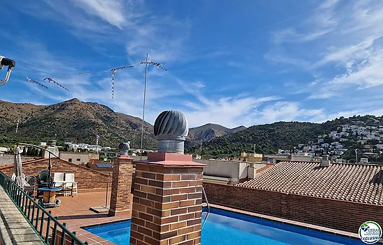 Ático Dúplex de 3 Habitaciones con amplias Terrazas, piscina y Parking
