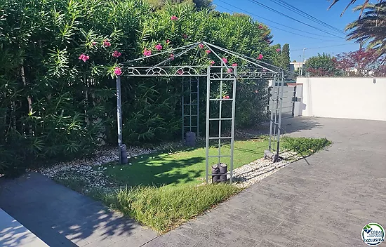 Belle maison avec piscine et appartement d'invités et avec piscine.