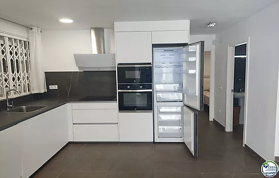 Belle maison avec piscine et appartement d'invités et avec piscine.
