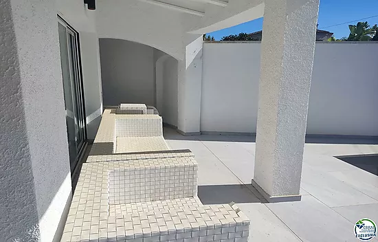 Belle maison avec piscine et appartement d'invités et avec piscine.