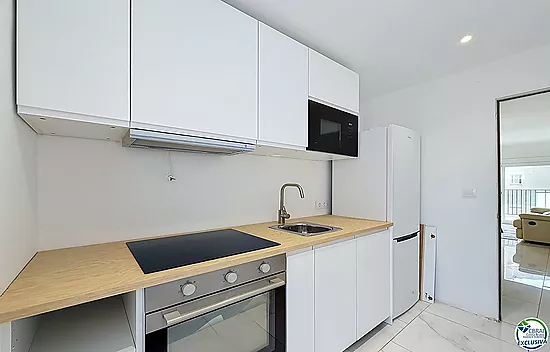 Renovated 2-bedroom apartment with terrace in Santa Margarida, Roses