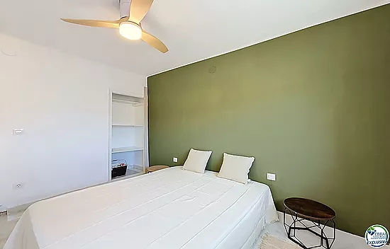 Renovated 2-bedroom apartment with terrace in Santa Margarida, Roses