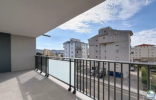 Renovated 2-bedroom apartment with terrace in Santa Margarida, Roses