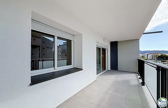 Renovated 2-bedroom apartment with terrace in Santa Margarida, Roses