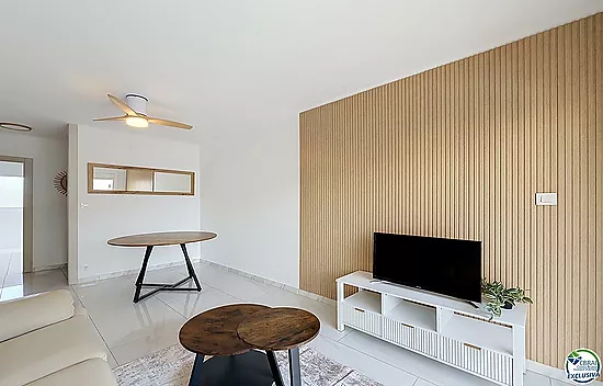 Renovated 2-bedroom apartment with terrace in Santa Margarida, Roses