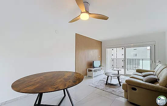Renovated 2-bedroom apartment with terrace in Santa Margarida, Roses
