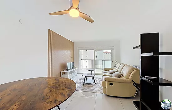 Renovated 2-bedroom apartment with terrace in Santa Margarida, Roses