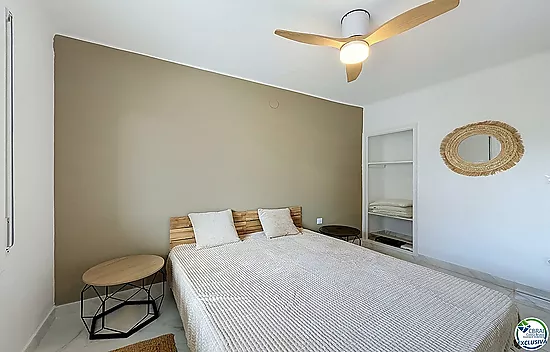 Renovated 2-bedroom apartment with terrace in Santa Margarida, Roses