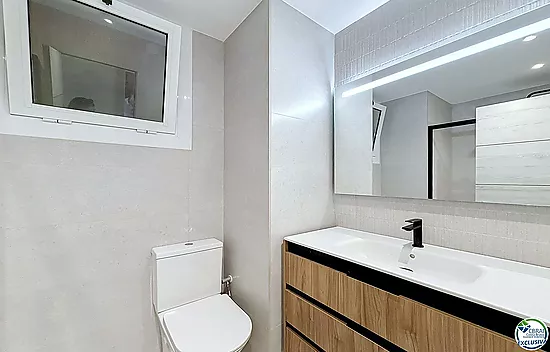 Renovated 2-bedroom apartment with terrace in Santa Margarida, Roses