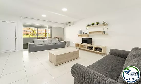 Appartement moderne au rez-de-chaussée dans une résidence avec jardins et piscine communautaire