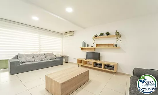 Appartement moderne au rez-de-chaussée dans une résidence avec jardins et piscine communautaire