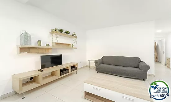 Appartement moderne au rez-de-chaussée dans une résidence avec jardins et piscine communautaire