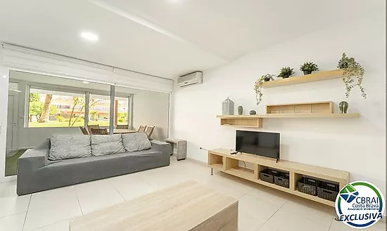 Appartement moderne au rez-de-chaussée dans une résidence avec jardins et piscine communautaire