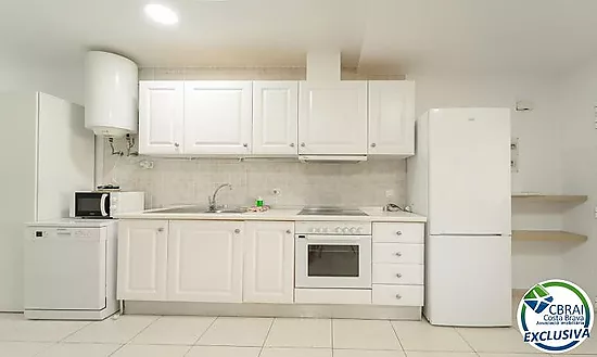Appartement moderne au rez-de-chaussée dans une résidence avec jardins et piscine communautaire