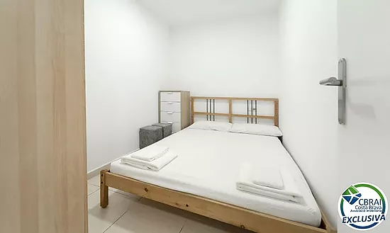 Appartement moderne au rez-de-chaussée dans une résidence avec jardins et piscine communautaire