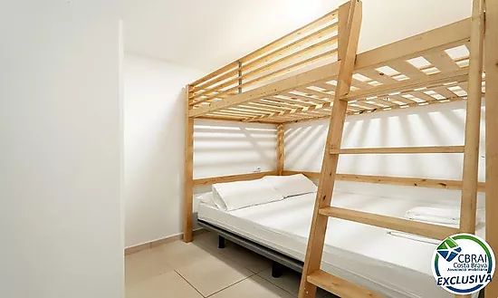 Appartement moderne au rez-de-chaussée dans une résidence avec jardins et piscine communautaire