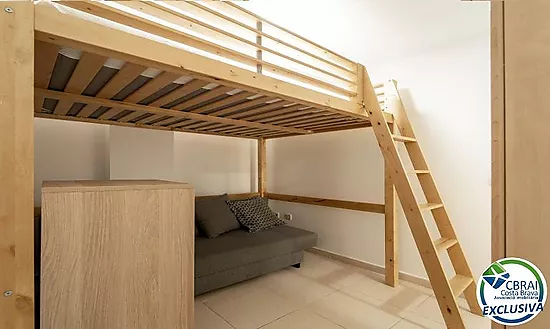 Appartement moderne au rez-de-chaussée dans une résidence avec jardins et piscine communautaire