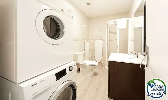 Appartement moderne au rez-de-chaussée dans une résidence avec jardins et piscine communautaire