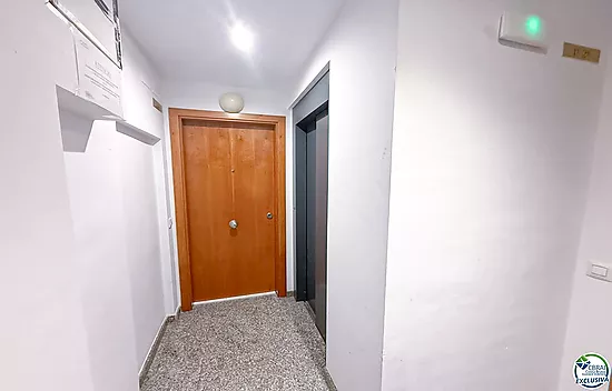 2-bedroom flat with a lift in Figueres