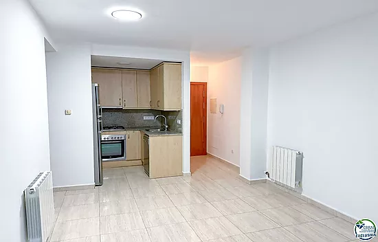 2-bedroom flat with a lift in Figueres