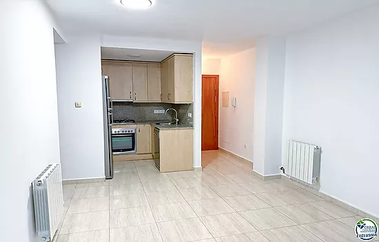 2-bedroom flat with a lift in Figueres