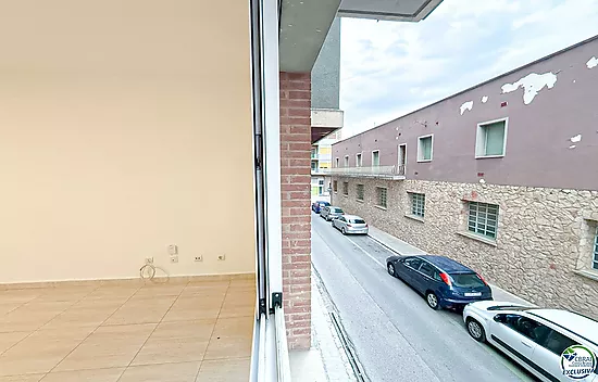 2-bedroom flat with a lift in Figueres