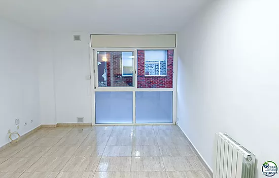 2-bedroom flat with a lift in Figueres