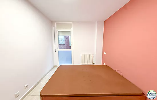 2-bedroom flat with a lift in Figueres