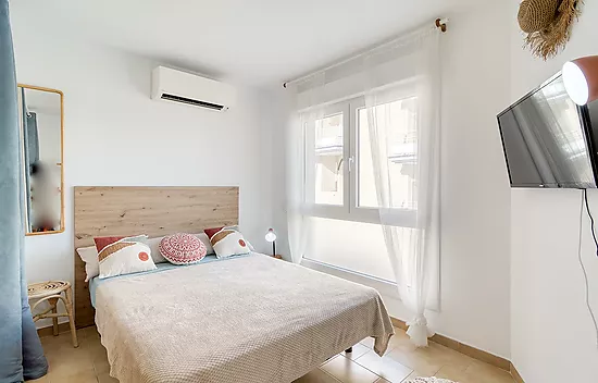 Bright 2-bedroom apartment near the beach in Roses – Riera de la Cuana area