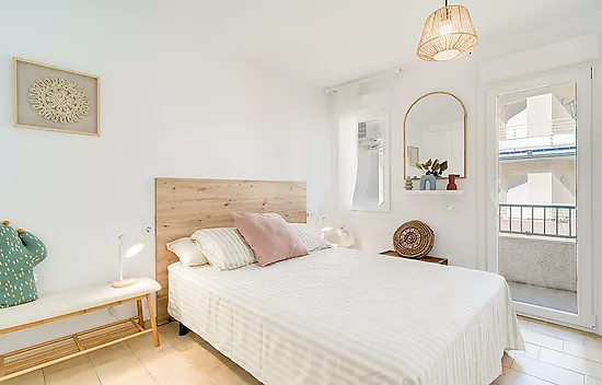Bright 2-bedroom apartment near the beach in Roses – Riera de la Cuana area