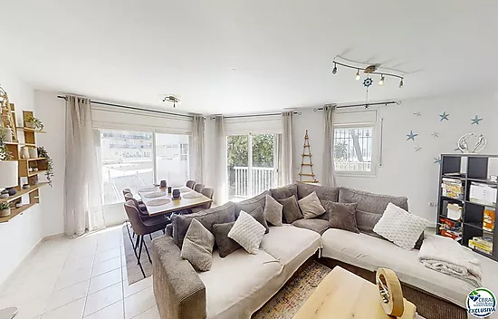 3-Bedroom Apartment with shared Mooring