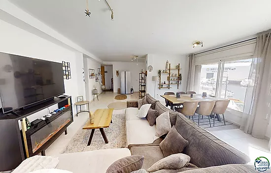 3-Bedroom Apartment with shared Mooring