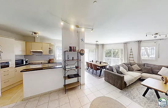 3-Bedroom Apartment with shared Mooring
