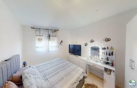 3-Bedroom Apartment with shared Mooring