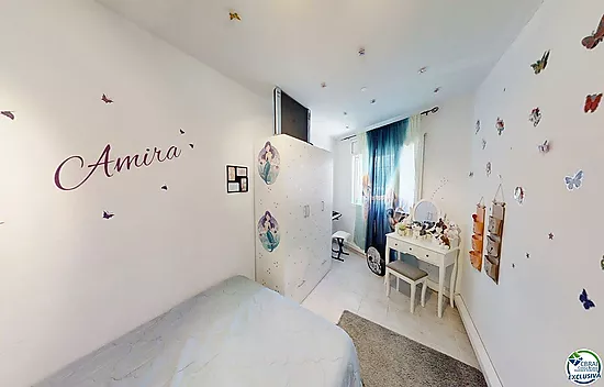3-Bedroom Apartment with shared Mooring