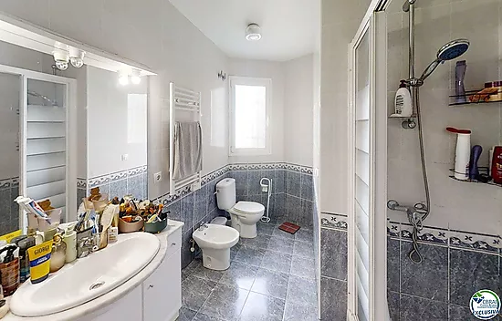 3-Bedroom Apartment with shared Mooring
