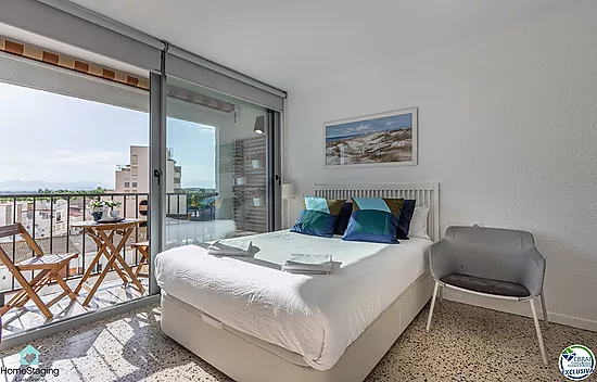 Large studio with tourist licence 50 m from the beach in Empuriabrava