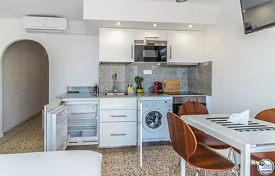 Large studio with tourist licence 50 m from the beach in Empuriabrava