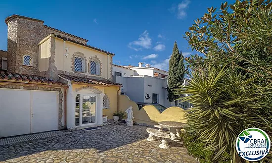 Magnífica casa de pescador con fondeo y piscina