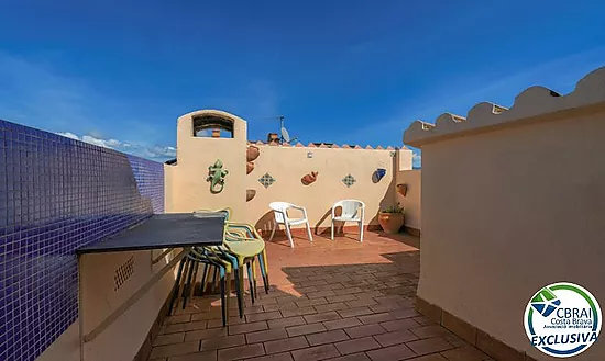 Central penthouse with private solarium and sea views in Empuriabrava
