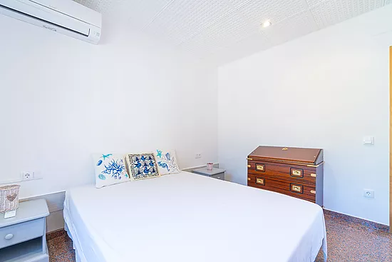 Magnificent single-storey house with private pool – Empuriabrava