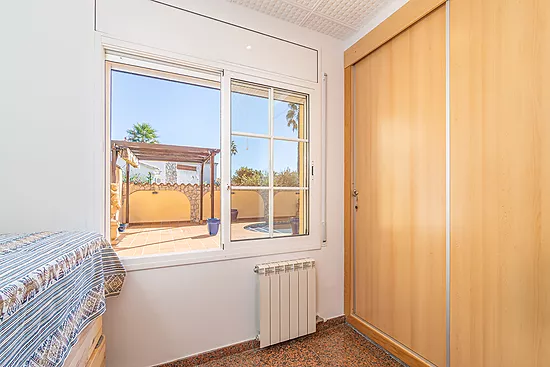 Magnificent single-storey house with private pool – Empuriabrava