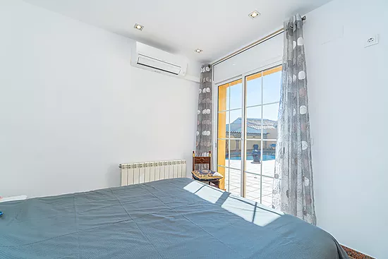 Magnificent single-storey house with private pool – Empuriabrava