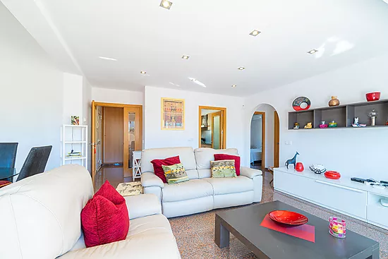 Magnificent single-storey house with private pool – Empuriabrava