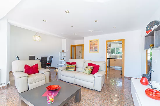 Magnificent single-storey house with private pool – Empuriabrava